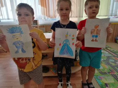 Команда "Спортики" рисует хранителей КвадроПланеты 
