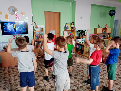 в Детском саду №233 ОАО "РЖД" Культуронавты танец "Шалабамба" изучают, при входе в игру его повторяют! Свои движения у нас - просто класс!  