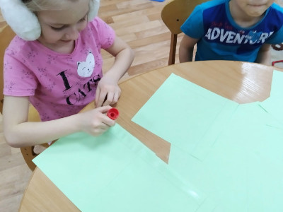 Мы в игре. Создаем нашу землю Мир Куба. Заселяем нашу землю животными и строим дома.